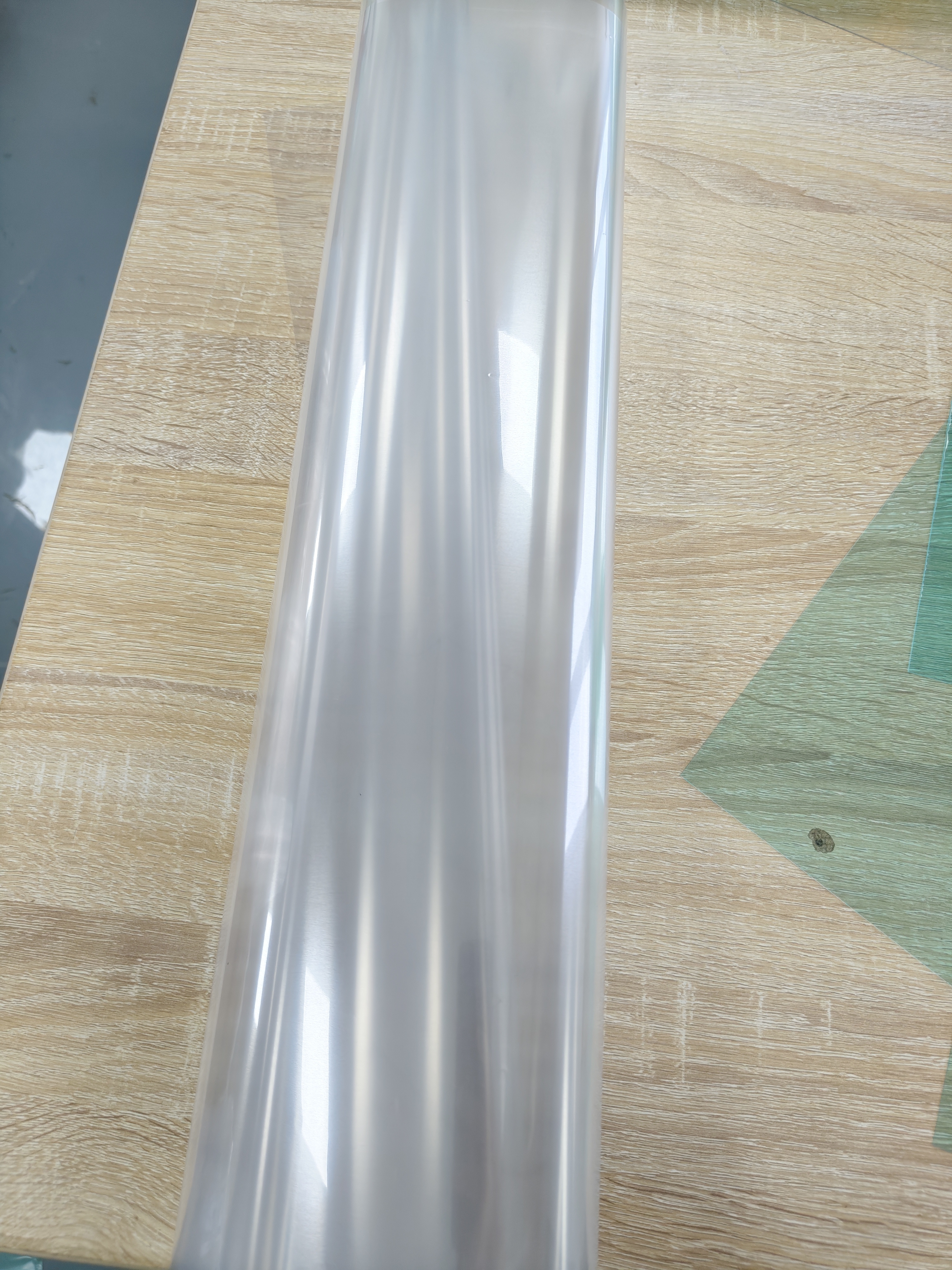 Najnowsze blogi firmy 50 μm przezroczysta folia BOPET 263 V/μm siła dielektryczna